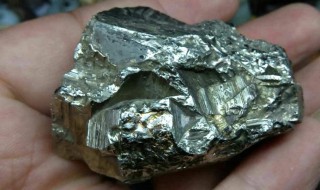 如何用肉眼鉴别金矿石（真正的金矿石图片）