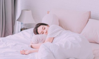 女人梦见已故的朋友（女人梦见已故的朋友还活着）