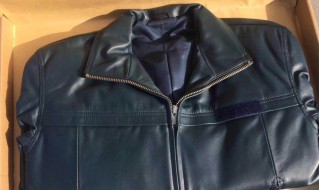 皮衣服发霉了怎么清理（皮衣服发霉怎么洗掉霉斑）