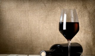 职场新人敬酒要注意哪些 职场新人敬酒时要说些什么