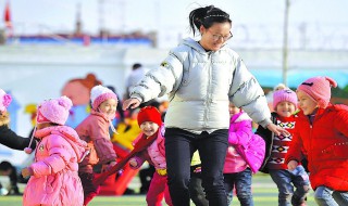幼儿园毕业家长感谢老师的话（妈妈感谢幼儿园老师的话简短）