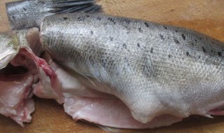 鲈鱼剁块后怎么做（鲈鱼剁块后怎么做好吃）