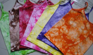 旧衣服染色正确方法（旧衣服怎么染色不掉色?）