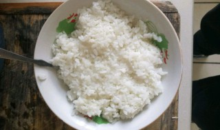 做米饭怎样放水（做米饭怎么放水）