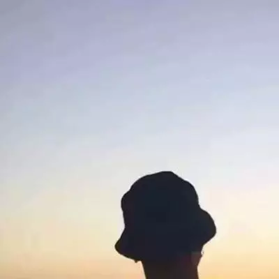 情侣头像一对一张背影