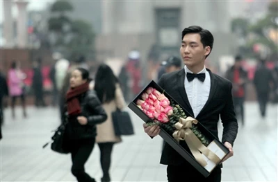 情侣空间能和几个人开：可不可以同时和几个人开情侣空间呢？