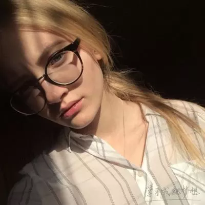 qq情侣头像欧美范两张：急需要几对张国荣的情侣头像