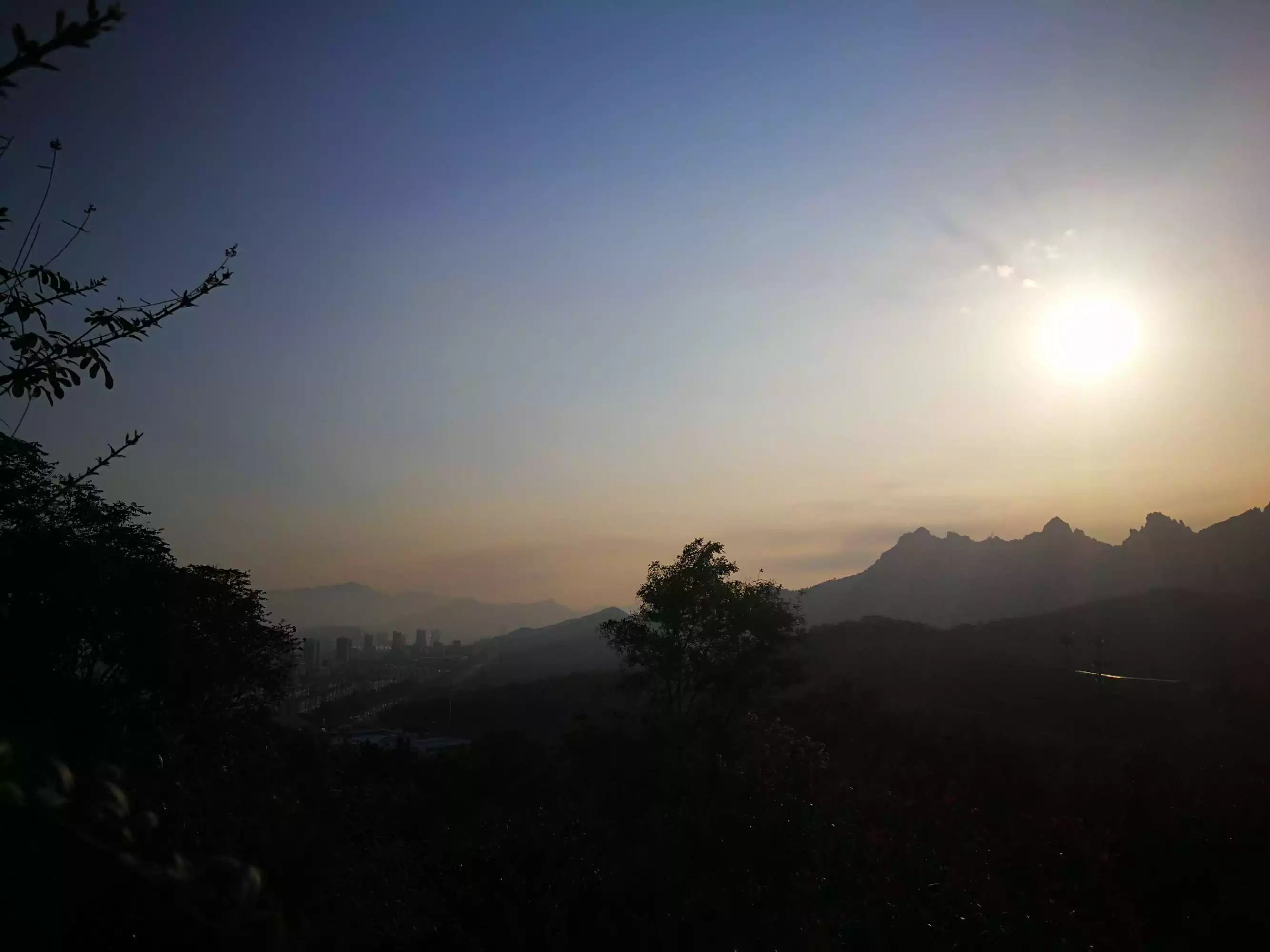 为什么情侣不能爬香山：中山哪里适合晚上情侣去的地方？