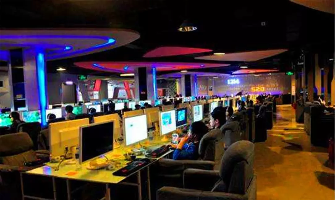 网吧情侣包厢是干嘛的：桂林市中心的网吧的情侣包厢