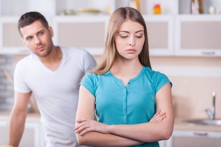 交往一年多的情侣,已经快要结婚了,女的在微信里和男的吵架(见下图),是不是意味着她打算分手了?