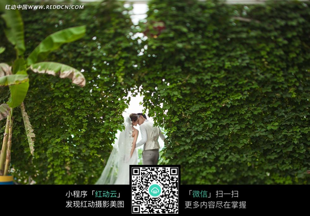 动画片里的情侣名字，要两个字的情侣名字 最好