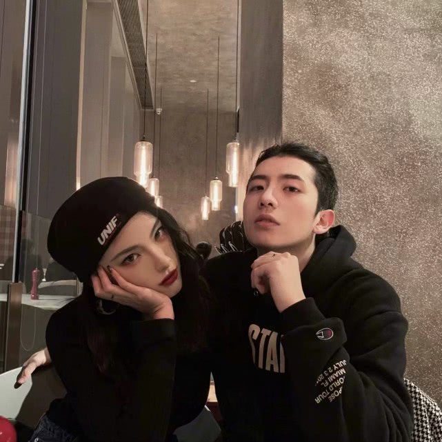 霸气超拽的情侣网名，求霸气，超拽情侣网名 霸