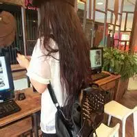 qq情侣头像背影背书包:男生背书包背影头像