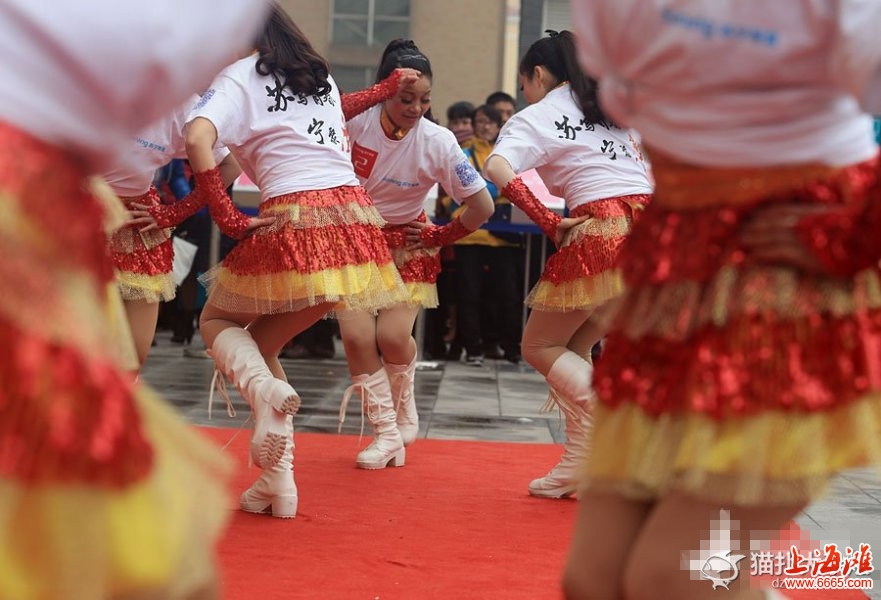 情侣广场舞看醉了:广场舞《杯中酒情人旧》好看,听醉了多少男女心