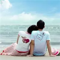 qq情侣头像背影两个人：背影头像代表什么