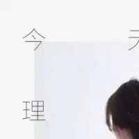 个性网白边框情侣头像：情侣头像一边是一只手下面有一道白线