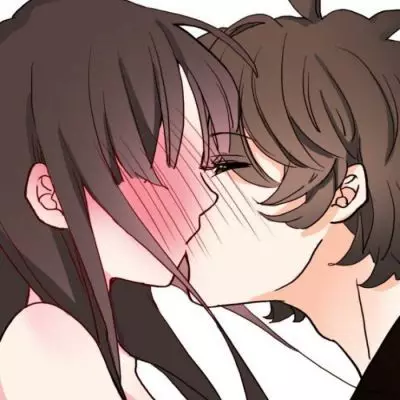 情侣头像一人一半恩爱：求古风情侣头像一男一女两张，男的一半女的一半。【如图】