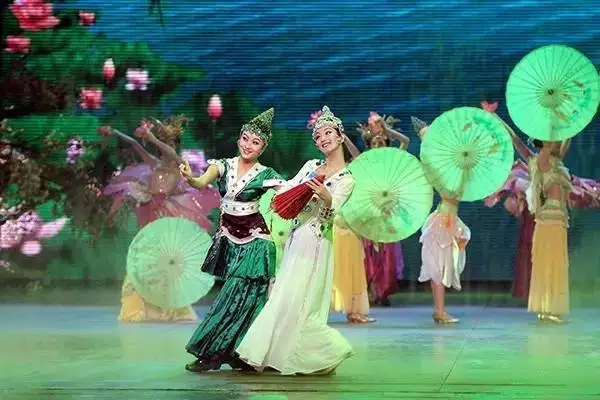 言情小说中的经典情侣搭子十五对以上。多者采纳!