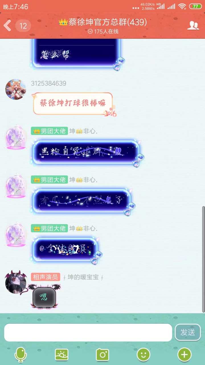 情侣头像一对两张牵手，情侣头像一人一半