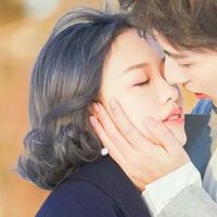双人情侣头像亲吻霸气