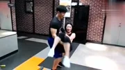 男女健身简单情侣动作