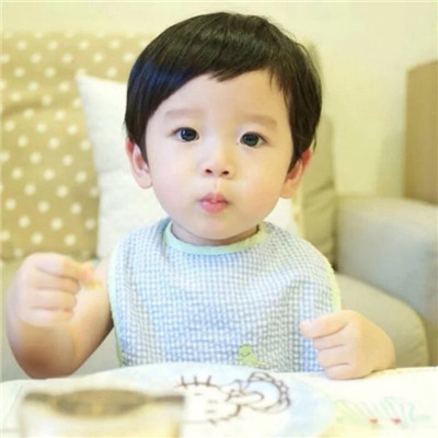 小孩子情侣头像高清:有没有类似这种很可爱的小孩子,想当头像。