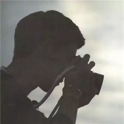 4、情侣头像图片一人一张:情侣头像 一张一个人的那种 2张一情侣