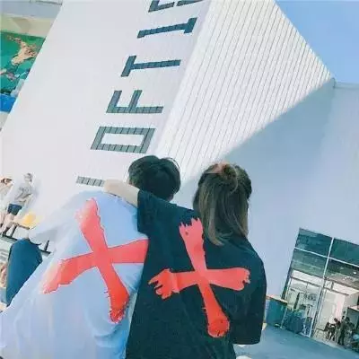 4、****的情侣头像:求情侣头像一个果字,一个光,用艺术字体，主要是****