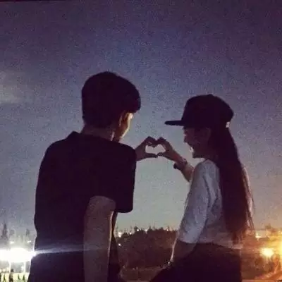 3、****的情侣头像:女生用的这份头像是情侣头像吗？