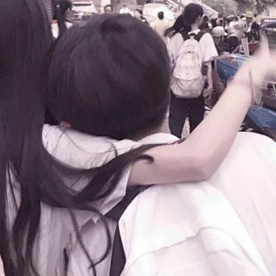 5、最火一男一女情侣头像:有没有一男一女一人一张的情侣头像？