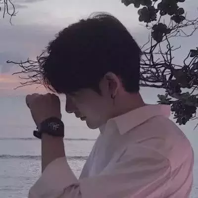 7、****的情侣头像:找几组****的QQ情侣头像，，，