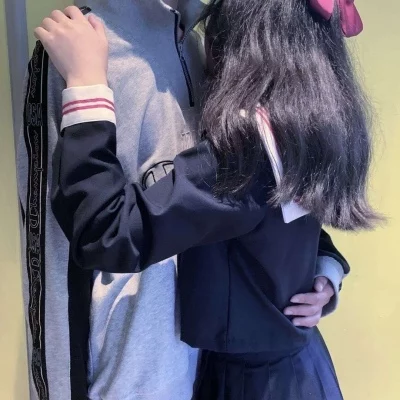 4、情侣头像一左一右配对真人:求头像情侣头，一左一右