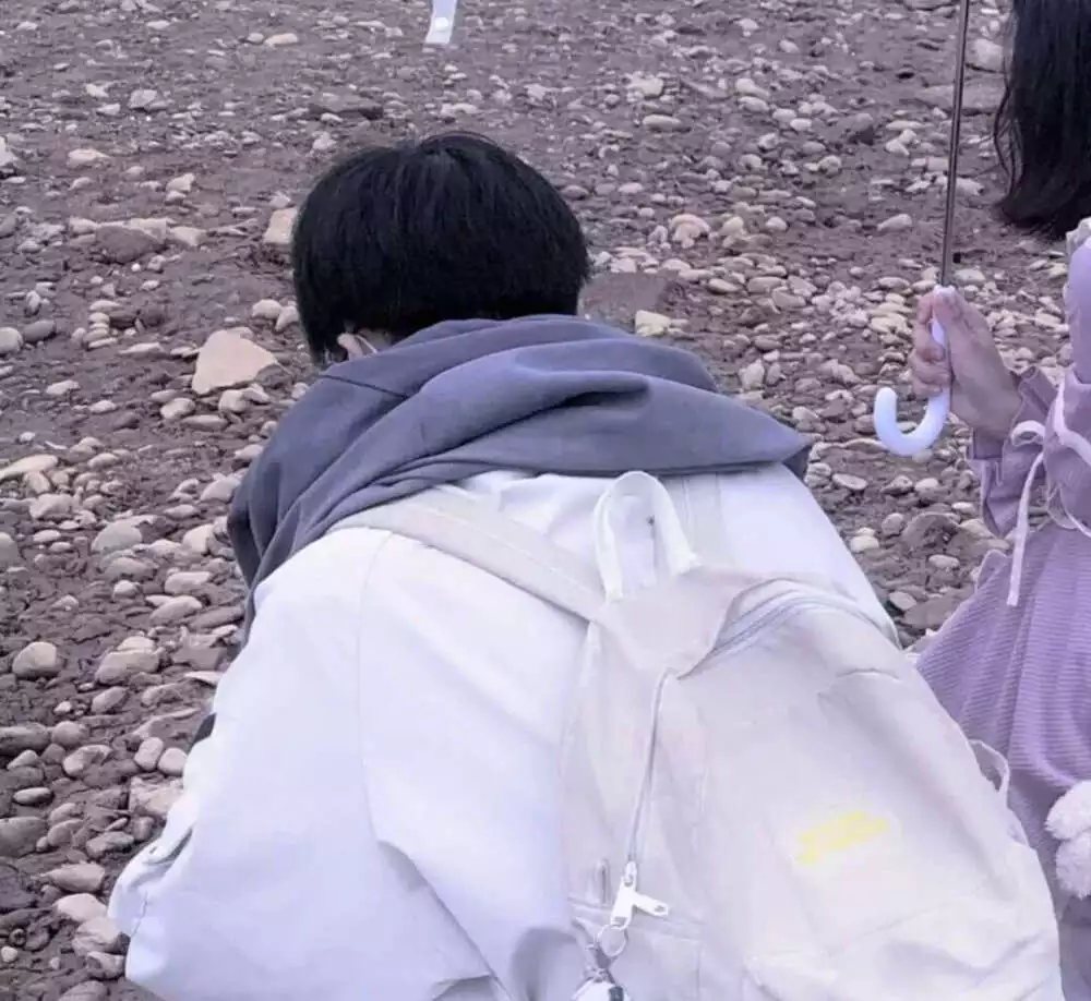 2、情头成熟简约:男生又要分手，又在女生换情头时也故意换个情头气她，还很悲伤是为什么？