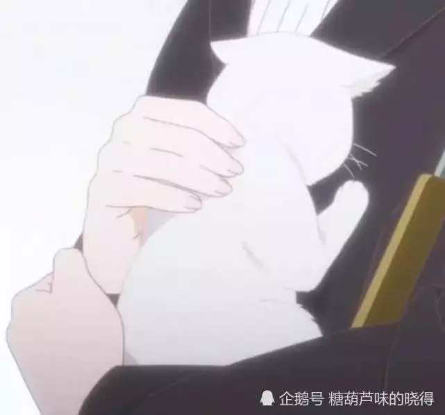 3、最近火摸屁股头像:网上很火的一个女生很多人用她的照片当头像