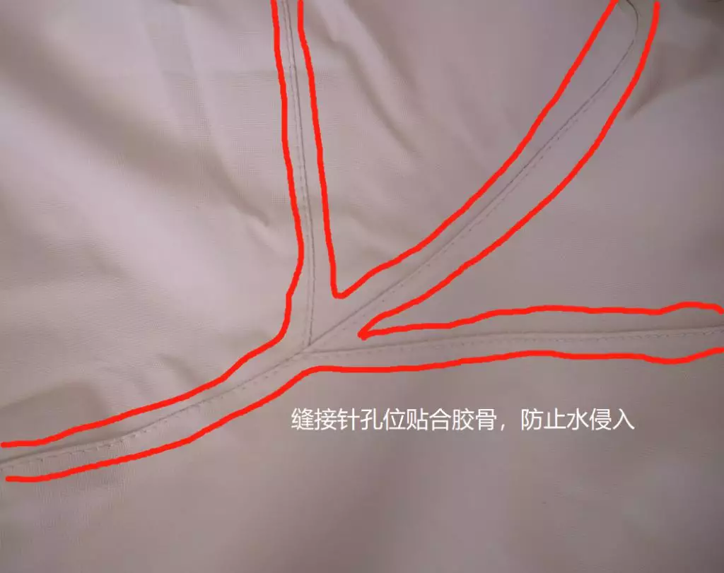 2、超污含胸图片:女人含胸驼背不好看，每天坚持用哪几种物品，矫正身姿更有魅力？