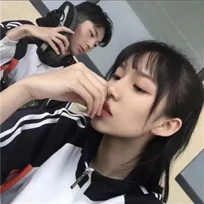 6、成熟又好看的情侣头像:**看的情侣头像