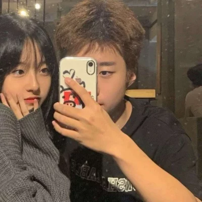 3、**版情侣头像:最潮情侣头像？