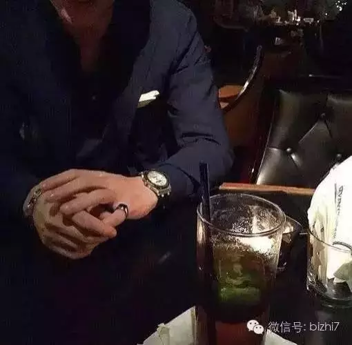 4、成熟的情侣头像:求 成熟，好看的情侣头像！