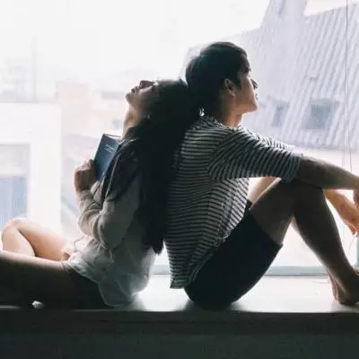 8、适合00后学生用的情侣头像:00后情侣头像一男一女 最萌身高差