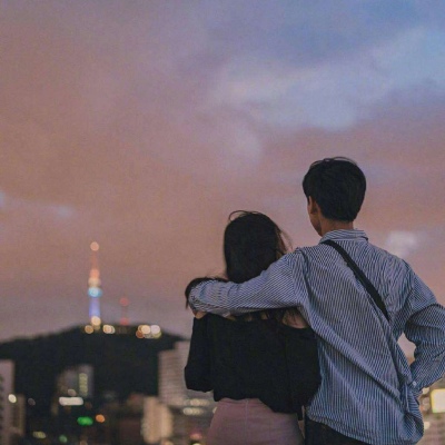 1、情侣头像真人唯美氛围感:qq唯美意境情侣头像