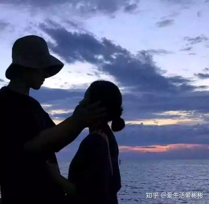 6、成熟情侣头像:谁有成熟一点的情侣头像，给几个，，希望有点水准。特别一点**