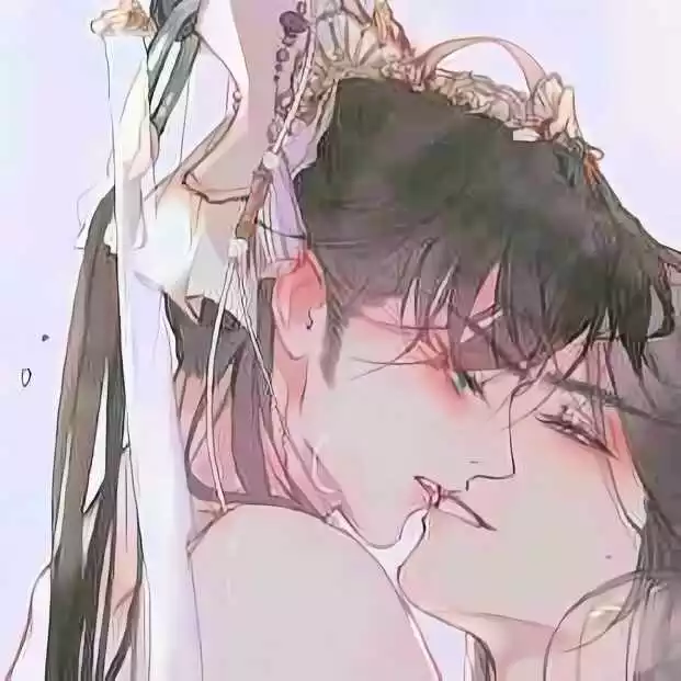 7、干净好看的情侣头像:有个情侣头像 二次元 女的脱内衣 男的脱裤子的~