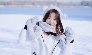 送围巾给女生的含义（送围巾给女生的含义是）