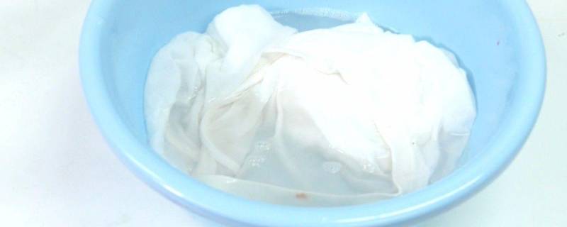 白衣服上番茄汁怎么洗（白色衣服的番茄汁怎么洗）