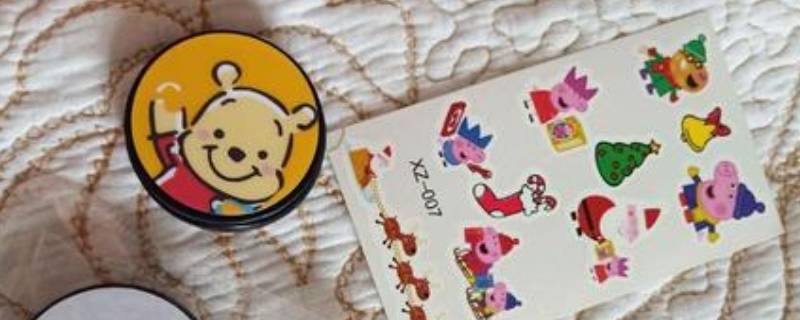 贴纸贴在桌上很难撕掉怎么办（贴贴纸贴在桌子上怎么撕掉）