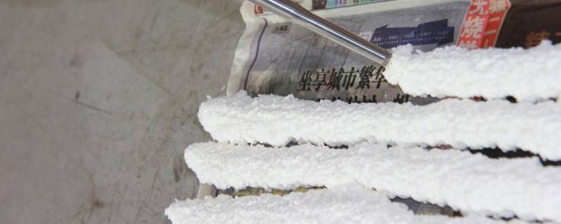 衣服上已干的发泡胶怎么消除（衣服上已干的发泡胶怎么消除干净）