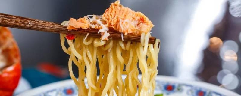 泡面和干吃哪个热量更高 泡面和干吃面哪个热量高