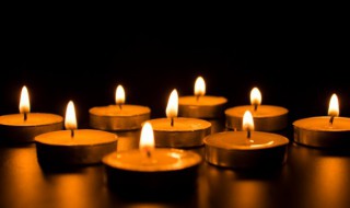 关于蜡烛的四字词语（描写蜡烛的四字成语）