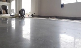 工厂水泥地面脏了如何清洗（水泥地面脏了怎么处理干净）