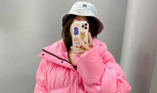 粉色羽绒服脏了如何清洗（粉色羽绒服脏了如何清洗视频）
